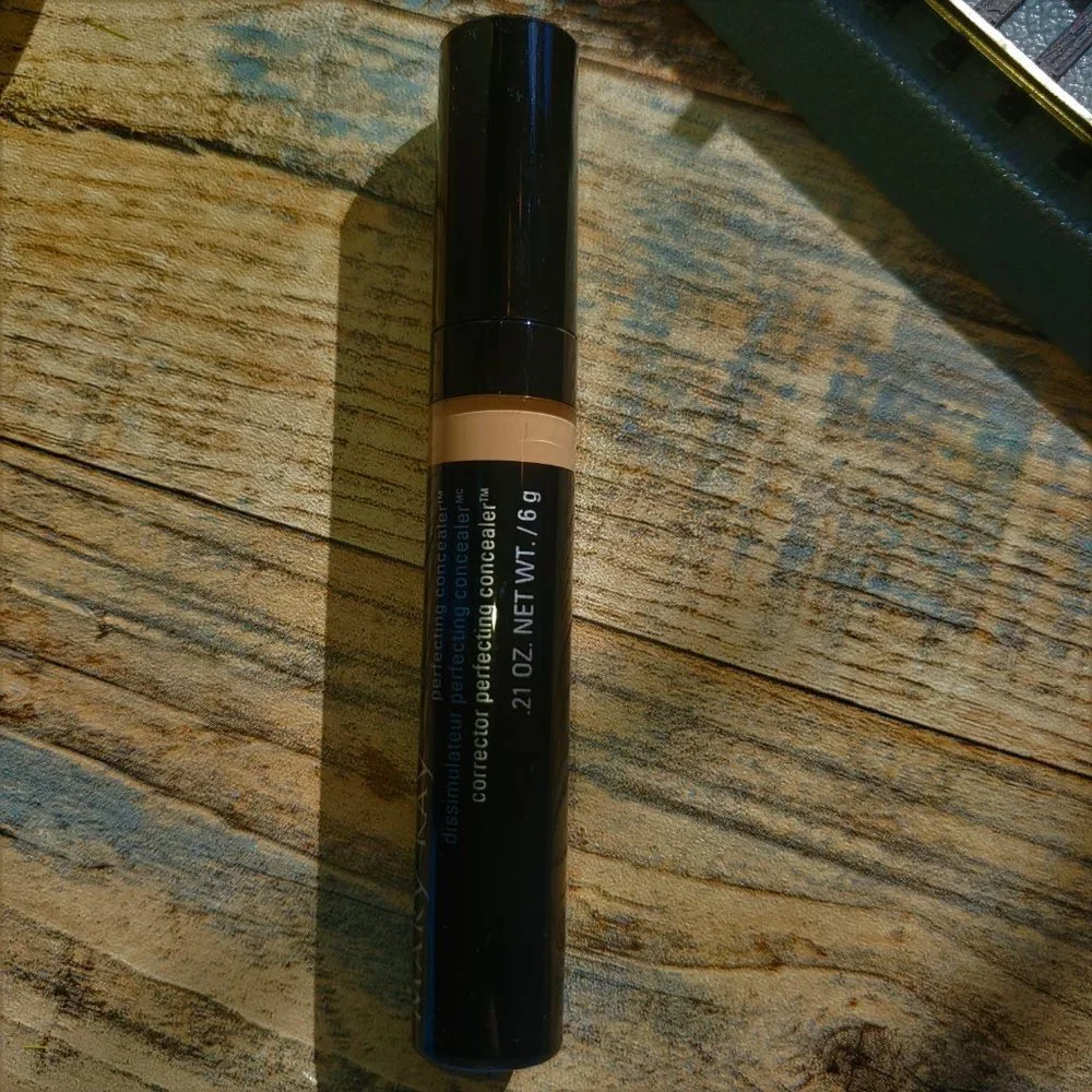 DISCONTINUED! Deep Bronze - Mary Kay Perfecting Concealer